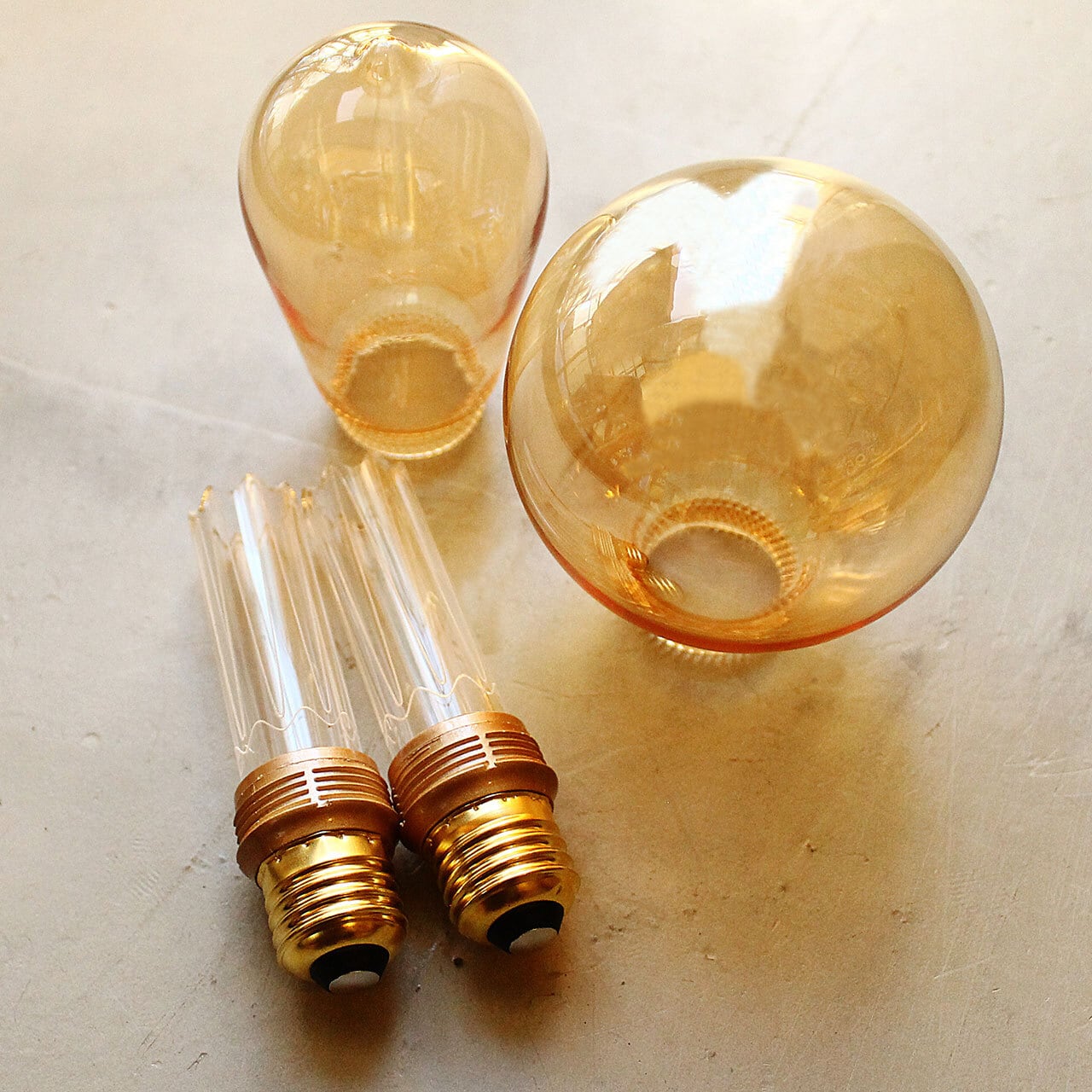 《エジソン球風LEDバルブ・丸タイプ（E26口金用）》NOSTALGIA LED BULB（Gold／Gray）| WEST VILLAGE TOKYO
