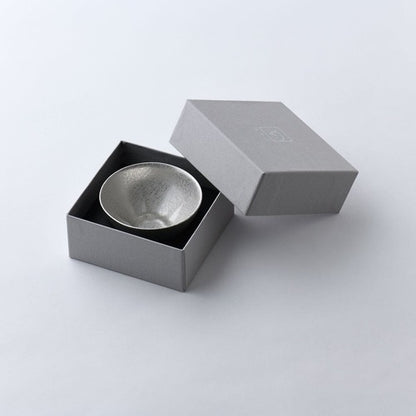 《錫（すず）鋳物製の酒器》鋳錫 吉祥紋酒器 梅紋ぐい呑み（椀型）