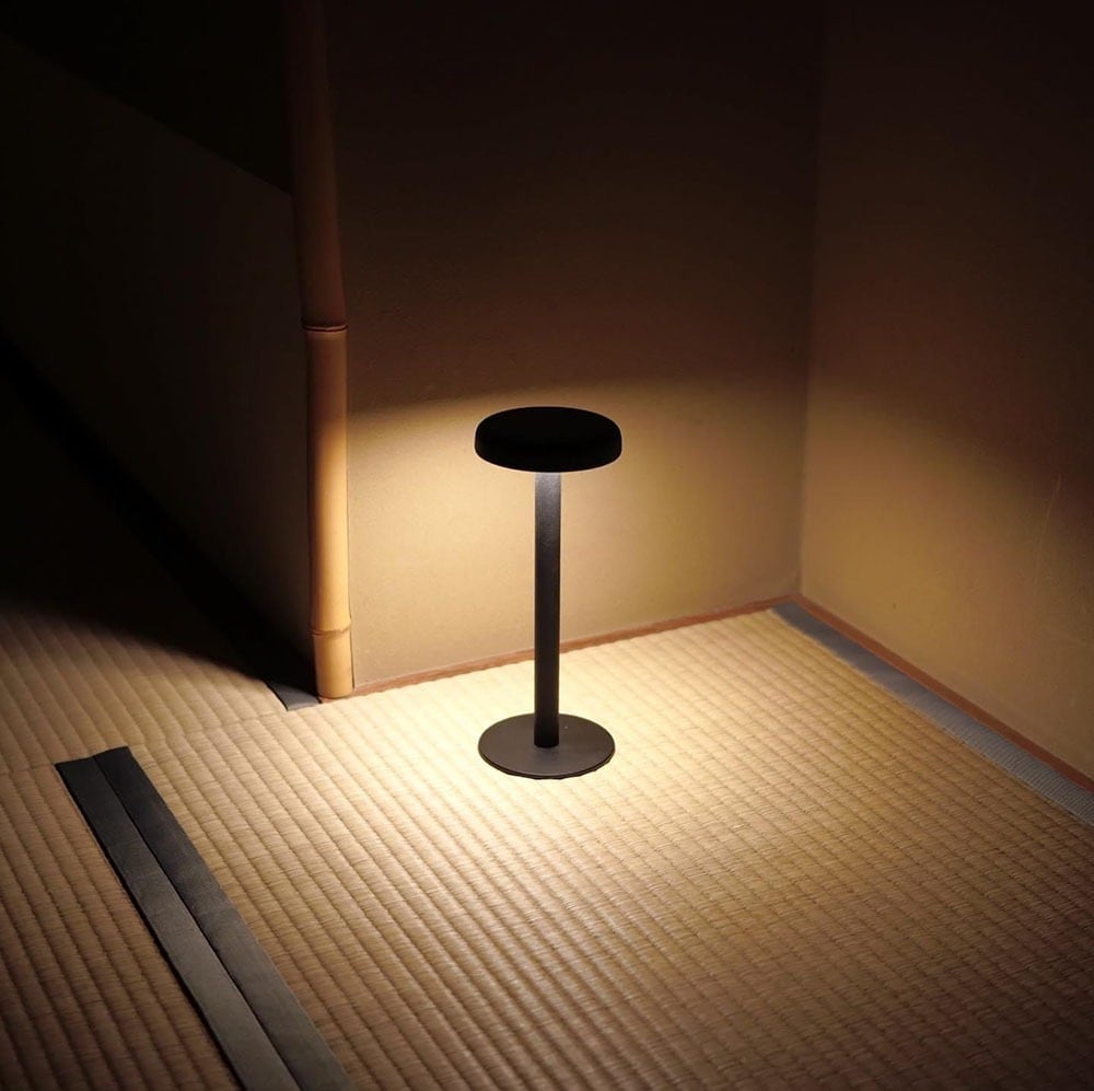 《Made in Japan ミニマルな電池式テーブルランプ》| TABLE LAMP ICHI