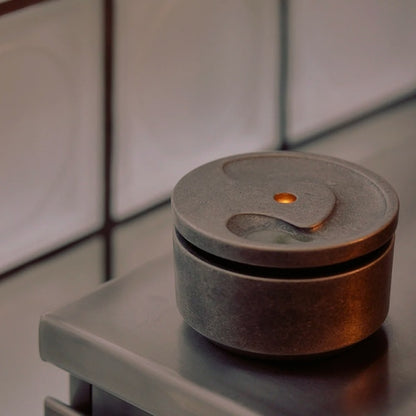 《アルミ鋳物製のオイルバーナー（アロマディフューザー）》 Aluminium Oil Burner | Studio Henry Wilson