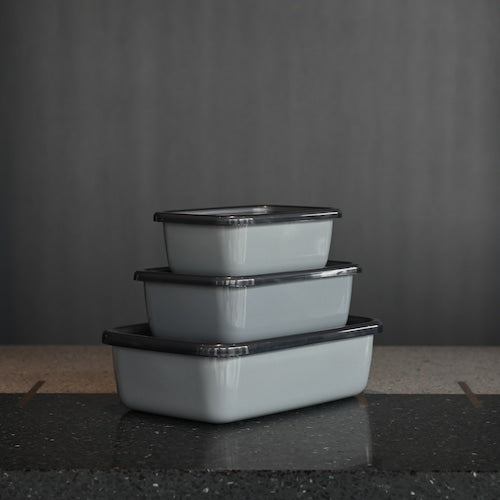 《琺瑯の蓋付保存容器（蓋付）/グレイ》＋Gray レクタングル深型Ｓシール蓋付| 野田琺瑯