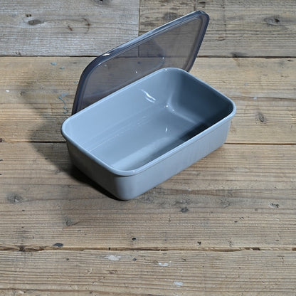 《琺瑯の保存容器（蓋付）/グレイ》＋Gray レクタングル深型Ｌシール蓋付| 野田琺瑯