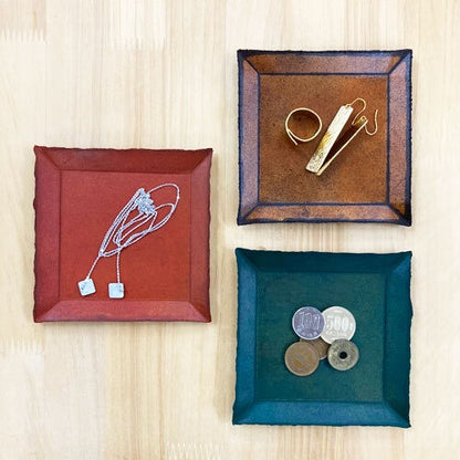 《漆でコーティングした越前和紙のトレイ》UruWashi square tray 120x120