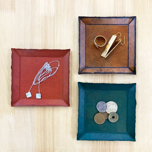 《漆でコーティングした越前和紙のトレイ》UruWashi square tray 120x120