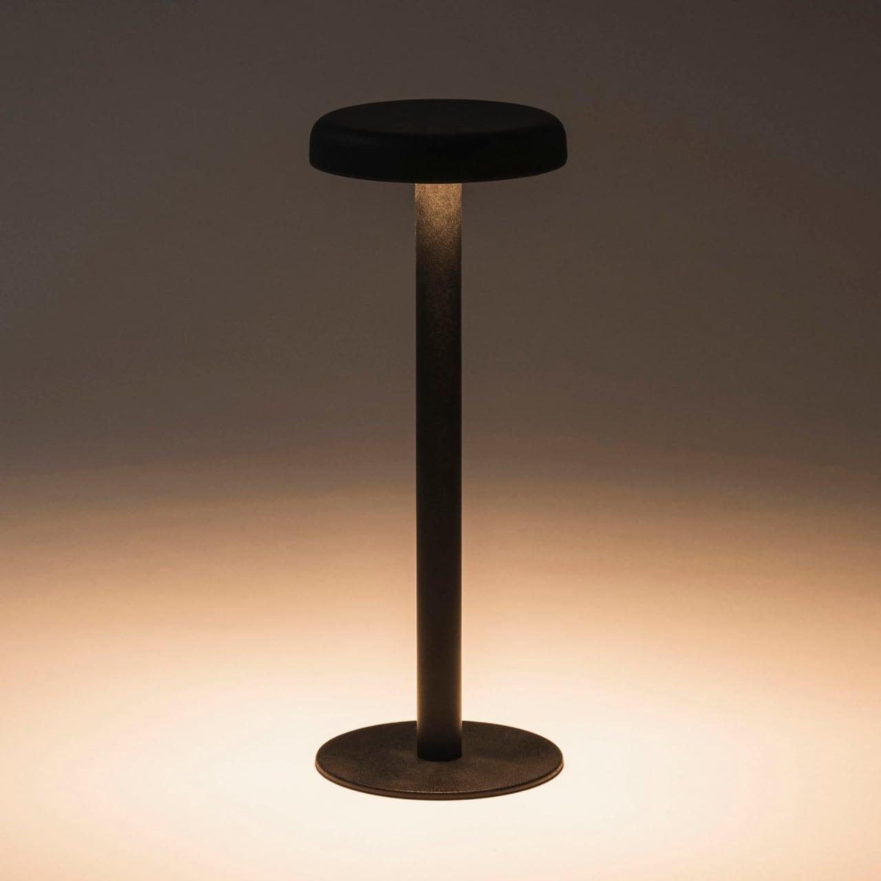 《Made in Japan ミニマルな電池式テーブルランプ》| TABLE LAMP ICHI