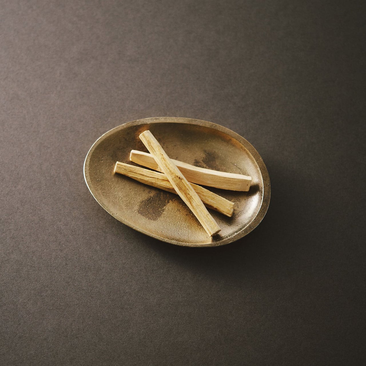 《真鍮鋳物のマルチトレイ※パロサントは付属しません》Abalone shell（アバロンシェル）matte｜NAGAE+（ナガエプリュス）