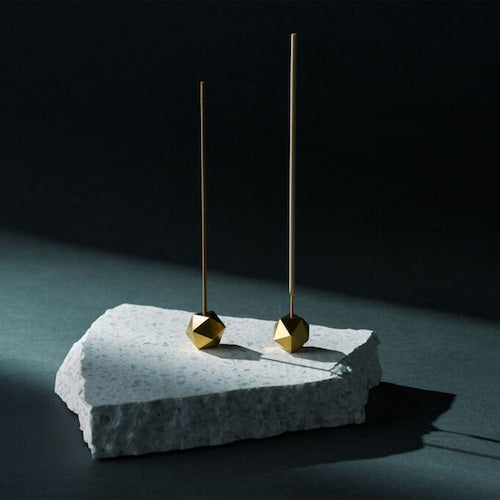 《3段階で角度調整が可能な真鍮製の香立て》poly incense holder<brass> 1個| NAGAE+（ナガエプリュス）