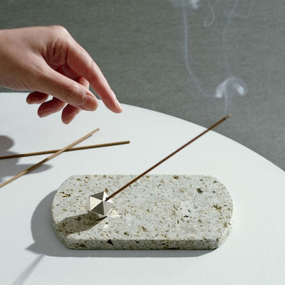 《大谷石の香皿と錫製の香立て》Oya Incense Set＜tin＞（オオヤ インセンス セット ティン） | NAGAE+（ナガエプリュス）