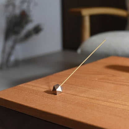 《3段階で角度調整が可能なブロンズ製の香立て》poly incense holder| NAGAE+（ナガエプリュス）