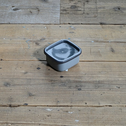 《琺瑯の保存容器（蓋付）/グレイ》+Gray スクエアＳシール蓋付| 野田琺瑯